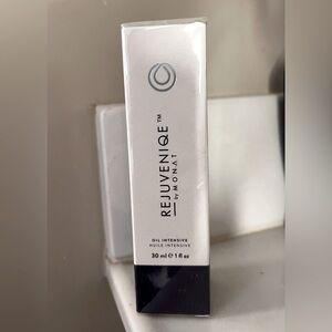 NWT Monat Rejuvenique oil